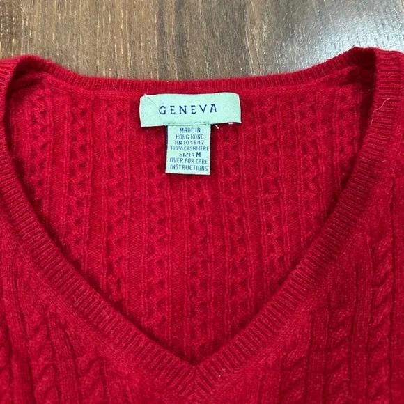 Geneva women's 100% cashmere v-neck sweater dark red Sz Medium - Picture 2 of 5